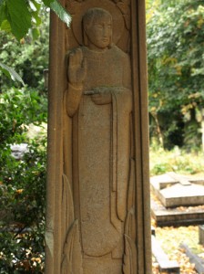pointing figure on Emmeline Pankhurst grave